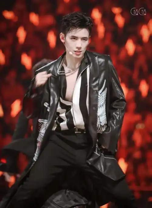 任豪肌肉线条好绝##年轻人追星蓝皮书