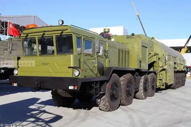 俄洲际导弹运输车是个庞然巨物制造企业已经破产