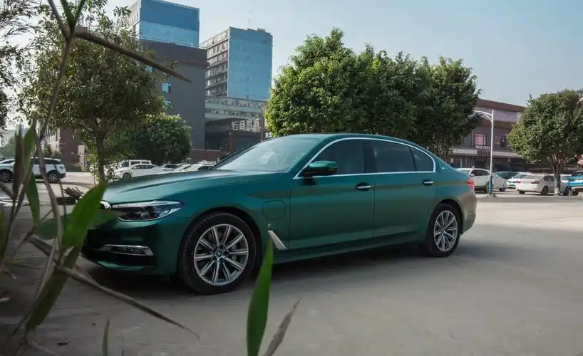 宝马 | 电光宝石绿