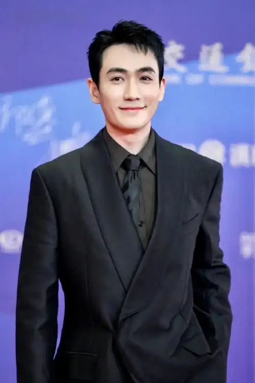 朱一龙金莲花最佳男主角#大家好,我是演员朱一龙,很遗憾今天没能赖浇