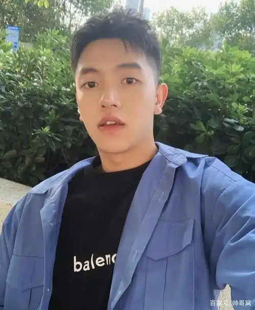 组图:身高185,体重65公斤重的气质小奶狗,帅到百看不厌男生!