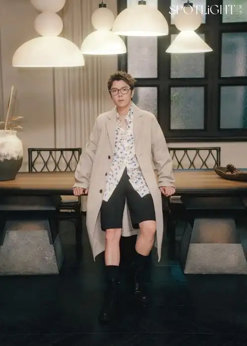 王栎鑫聚光三月刊封面##王栎鑫春意静生大片