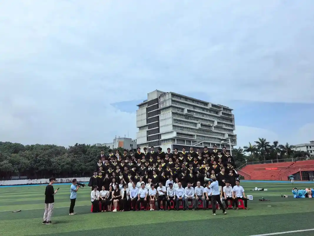 恭喜我的儿子大学毕业了 妈妈想对你说