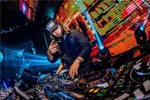 电音派对现场dj打碟图片
