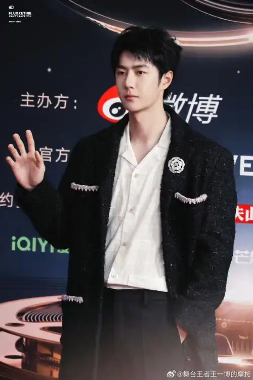 王一博 不化妆##王一博 我要戴手环吗##王一博你热不热##微博电影之