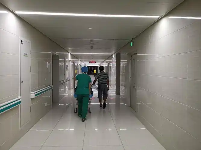 手术室外的守候