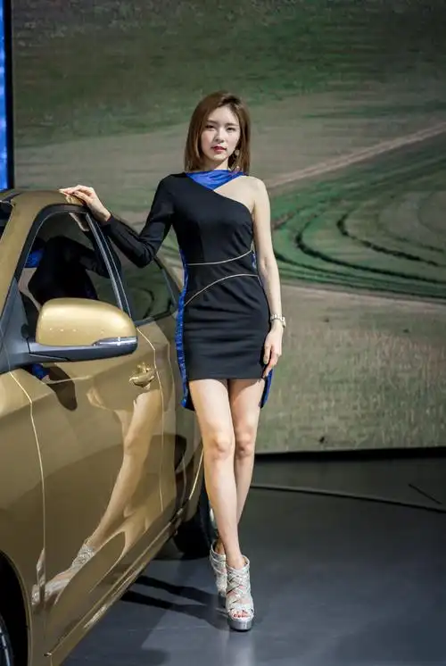 2017重庆车展香车美女争相斗艳