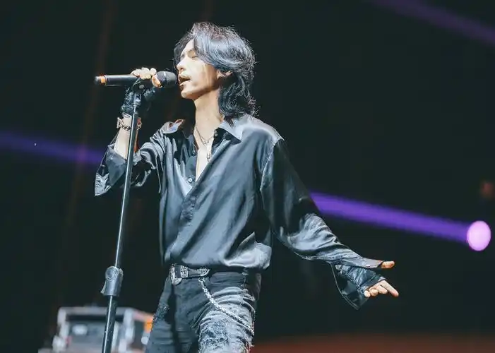 张淇携黑豹乐队空降闪光的乐队热血摇滚嗨翻现场