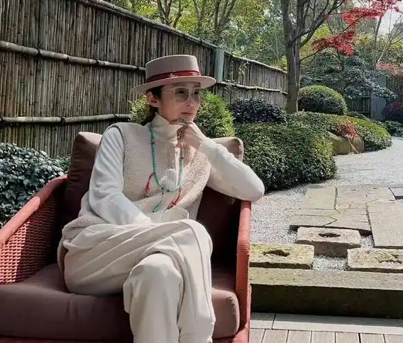 原创56岁张敏近照曝光暴瘦到70斤已脱相昔日女神憔悴干瘪令人担心