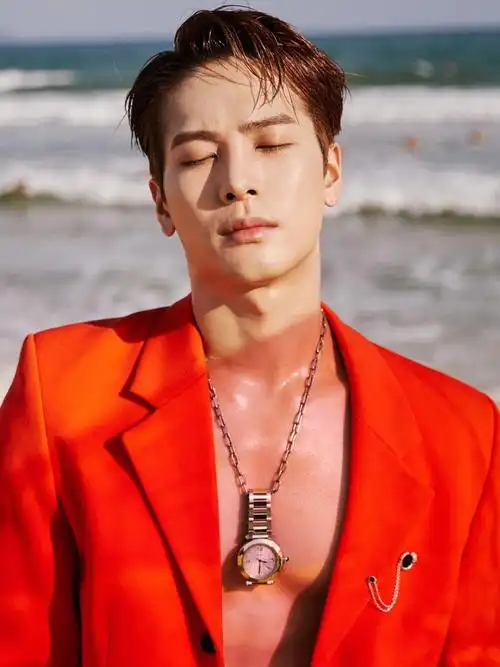 妥妥的诱惑王嘉尔