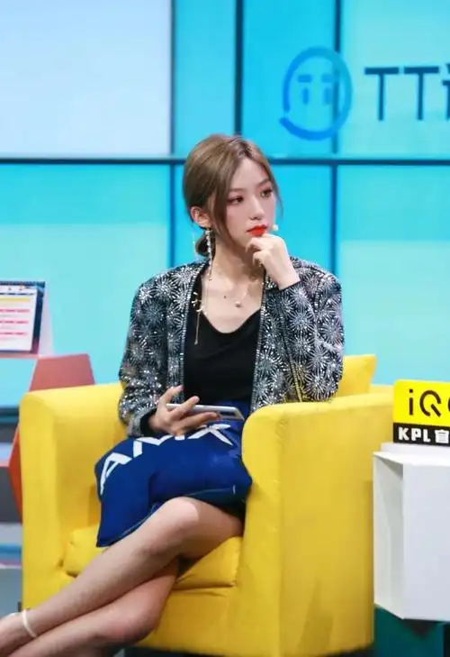 天云美貌与智慧并存的kpl美女解说员