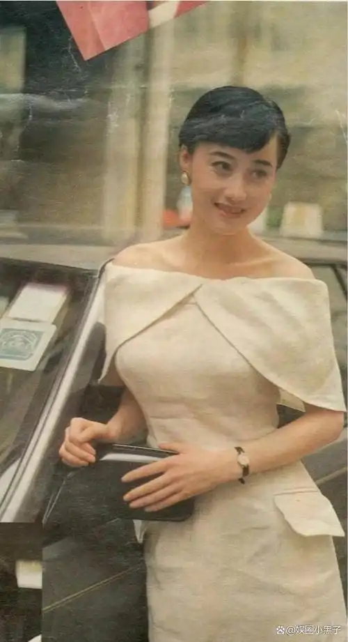 利智与李嘉欣,关之琳合照曝光,谁才是顶级大美女一目