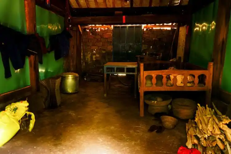 这是老人住的屋子,虽然很简陋 但是很干净