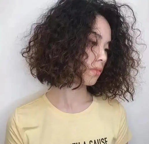 2019女生超流行的爆爆头