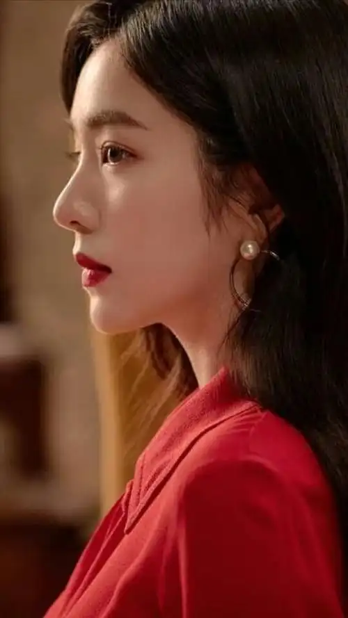 侧脸拍照不好看?"侧颜杀手"迪丽热巴手把手教学_时尚志