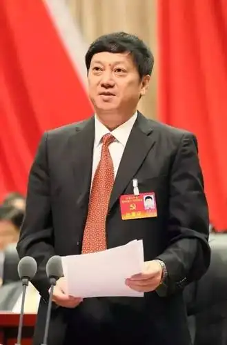 尤猛军同志主持大会,并宣布大会开幕.