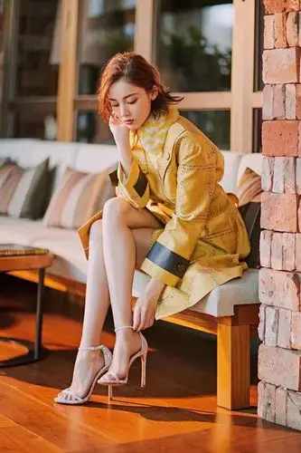 夏天一双凉鞋就够了跟着杨幂学习一字带凉鞋搭配超实用