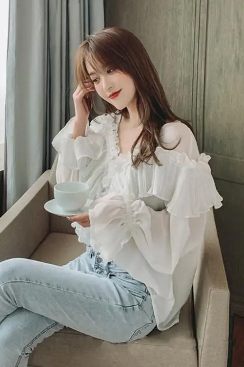2019春季新款甜美淑女范v领抽皱荷叶边设计喇叭袖百搭气质雪纺衬衫