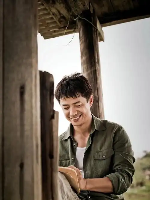 大秦赋段奕宏偷笑视频_电视剧刑警本色1剧照_大秦赋段奕宏表情包