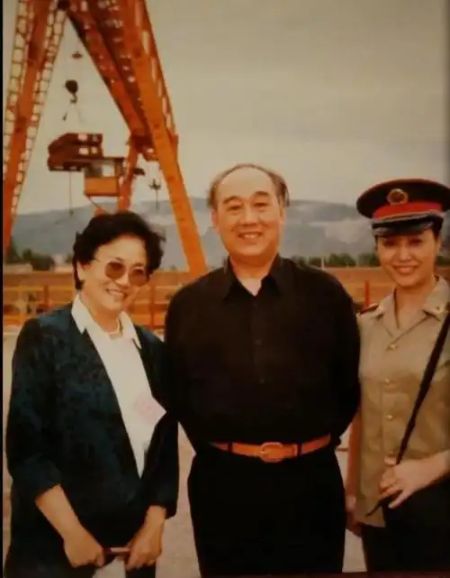 王丽云缅怀赵丽蓉鲁园,晒旧照惹人泪目,未见最后一面成遗憾|小品|演员