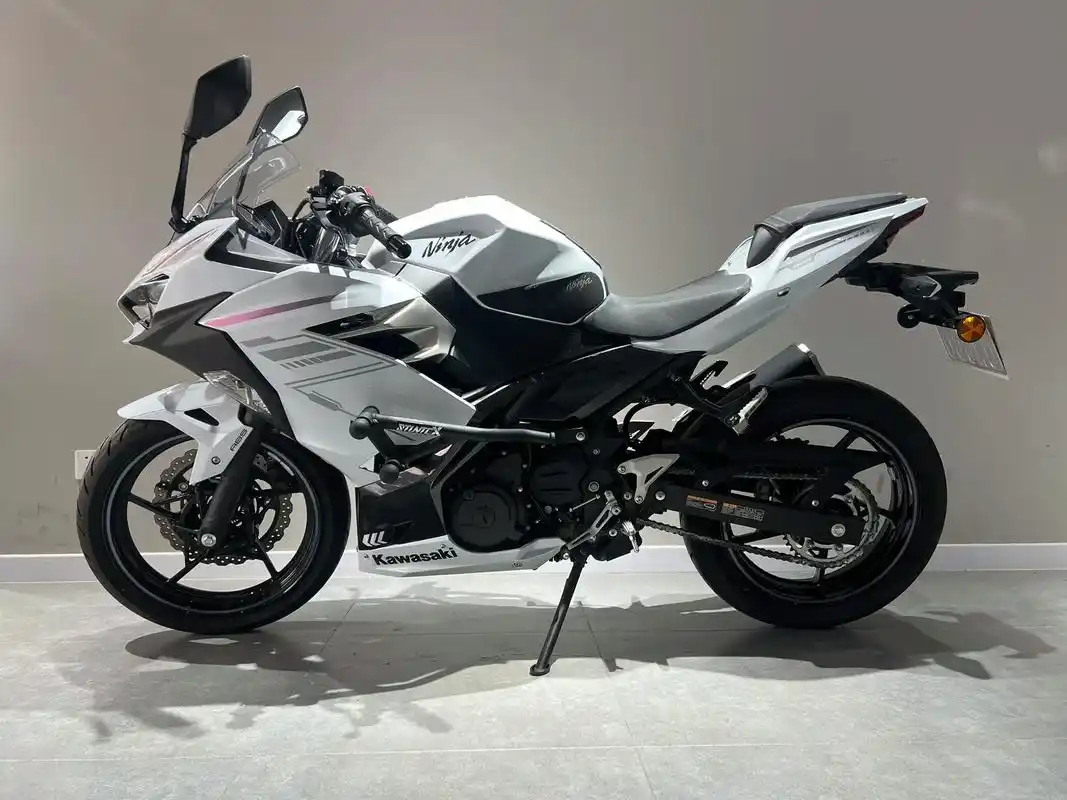 川崎忍者400.#川崎忍者400(23款雪后初霁)#机车#摩 - 抖音