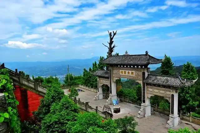 四川宜宾有一处有"川南峨眉山"的名山,但游人寥寥