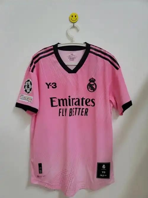 赛季:2021/2022赛季主/客:第三客场门将球员:库尔图瓦印号:1#皇马