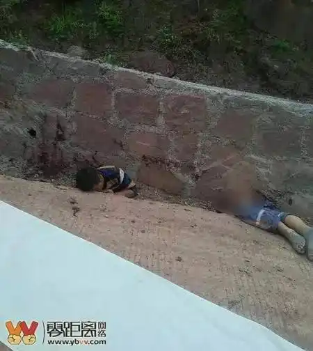 刹车失灵为了逃生,宜宾男子瞬间被货车拦腰斩断成2截,现场恐怖(图)