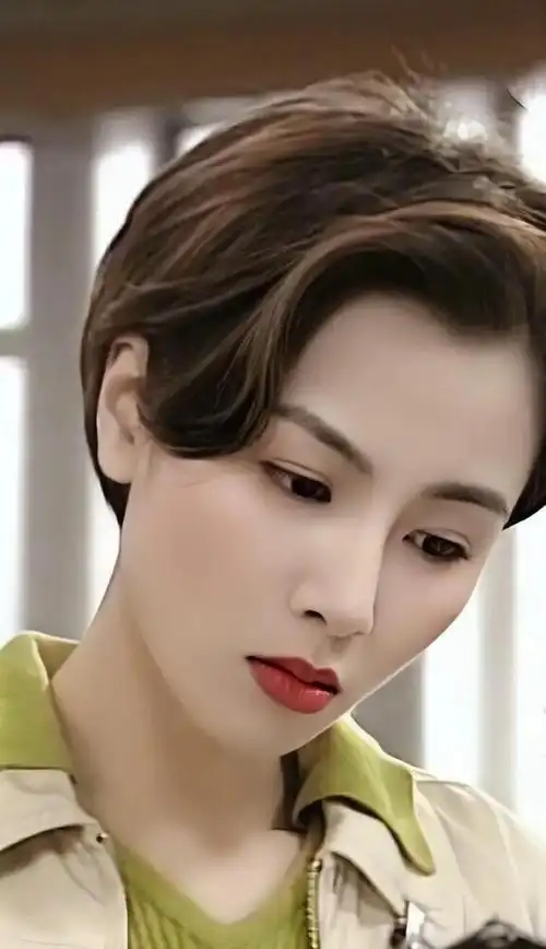 短发女神袁洁莹