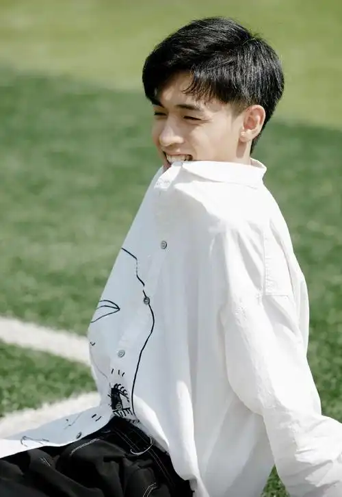 秦霄贤 《栋梁》杂志 - 堆糖,美图壁纸兴趣社区