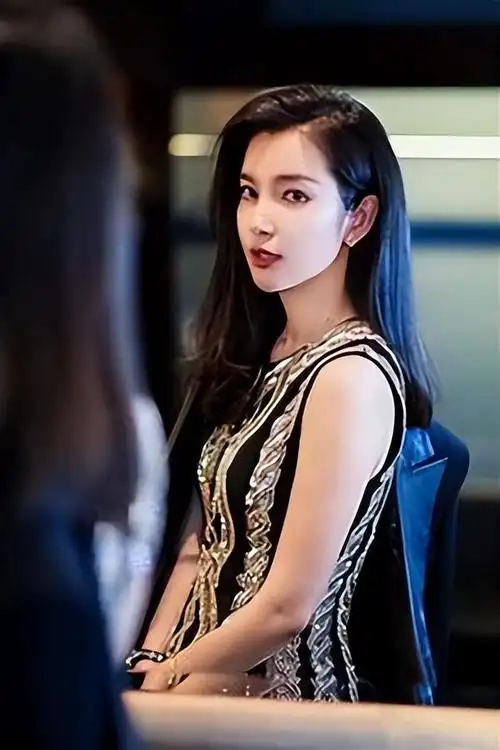 她通过电视剧《少年包青天》获得了不少人气,之后又出演了很多优秀的