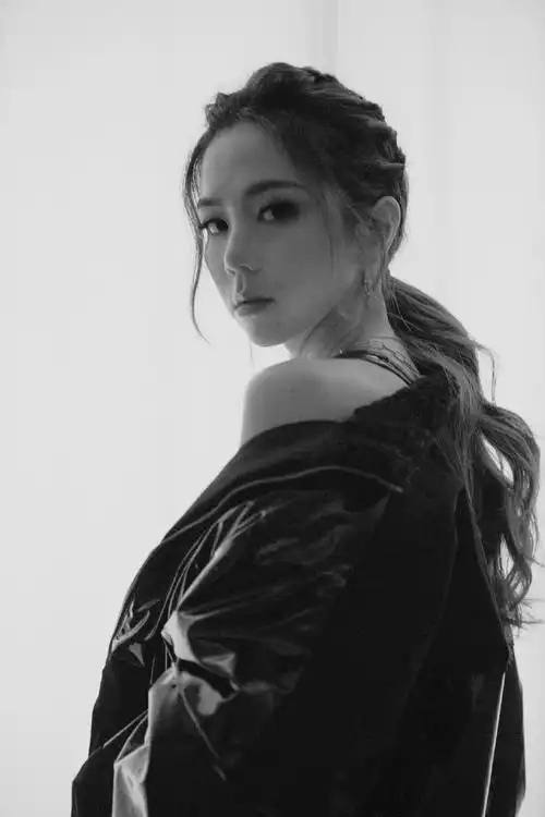 邓紫棋率性酷感写真图片23