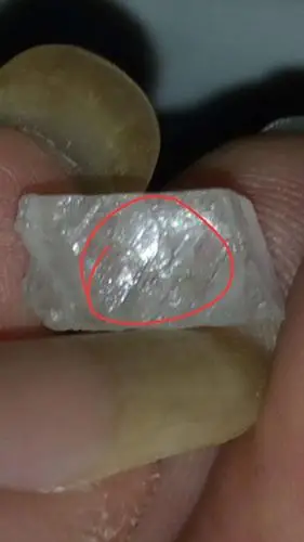 请问这是钻石原石金刚石吗?