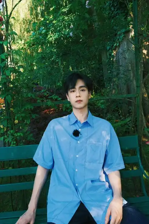 虞书欣拍的胡一天