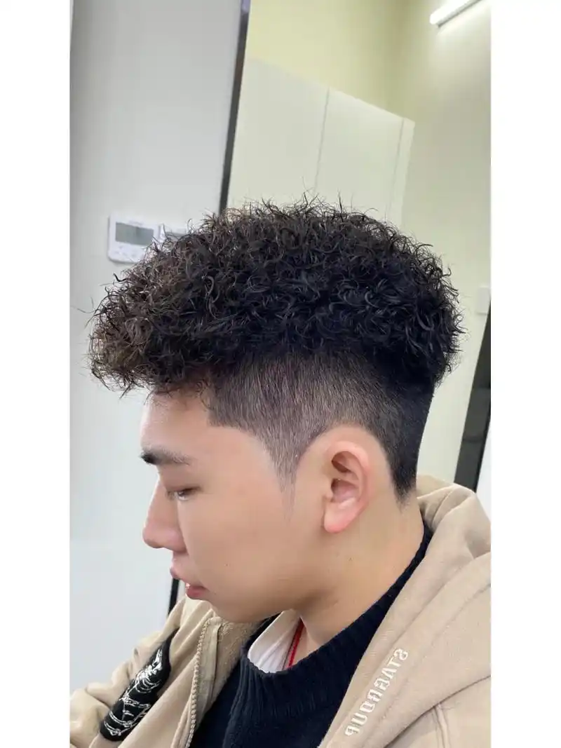 羊毛卷|男士烫发|||快换个发型告别2022年 - 抖音