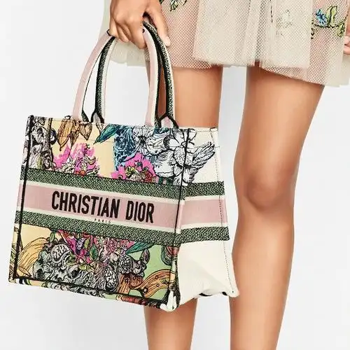 新包| dior 上市2021早春系列手袋:麦穗与花卉刺绣