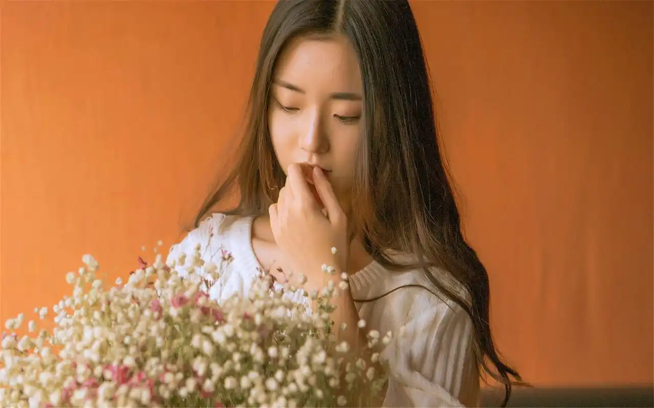 气质文艺美女唯美忧伤写真桌面壁纸图片下载