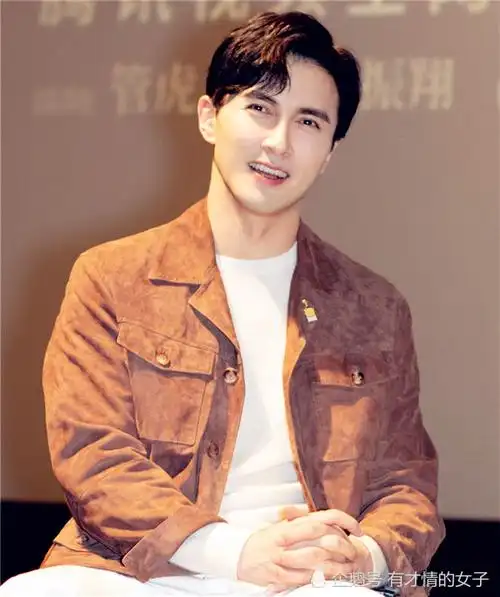 而相较于迪丽热巴跟黄景瑜这对cp,感觉观众们更喜欢迪丽热巴跟高伟光