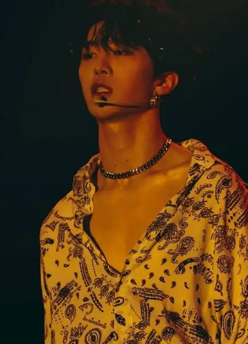 范丞丞的锁骨上独一无二的痣简直不能再性感了