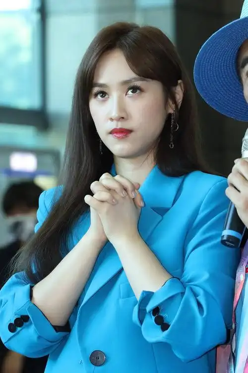 1/ 12 2021年9月27日,台北,sandy吴姗儒昨爆出结婚喜讯.