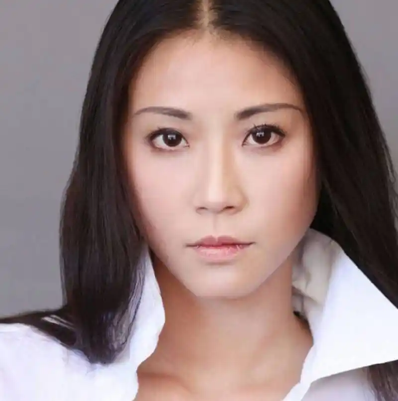 跳槽亚视2年就选择远走好莱坞,如今回国发展,网友欠她一句道歉