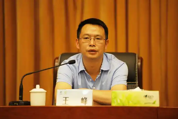 州纪委常委王峰授课