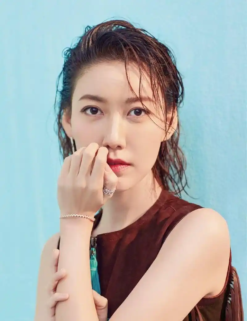 高露(中国内地女演员)_尚可名片