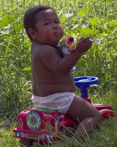 抽烟的小胖子我认得你没想到现在变成这样