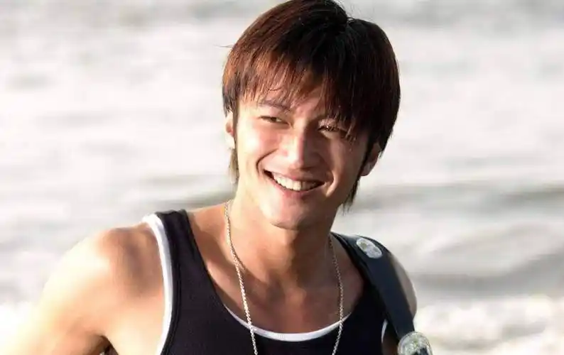 原创39岁的张柏芝跨年:"我曾走上峰顶,也曾跌落崖底"_谢霆锋_孩子