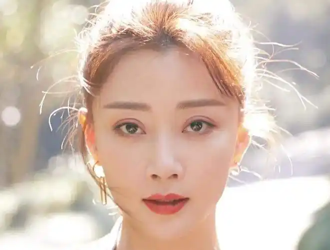 这8位有痣的女星个个有特色-有痣的女明星 - 情书号