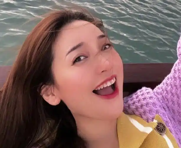 40岁金莎晒自拍照自曝被00后搭讪这素颜状态确实有实力