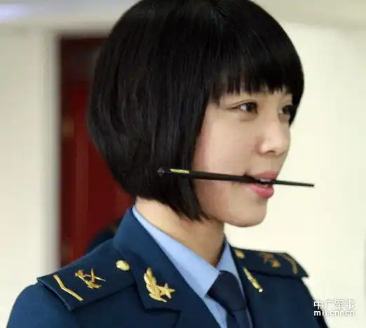 解放军话务女兵生活揭秘 短发美女别样美(图)