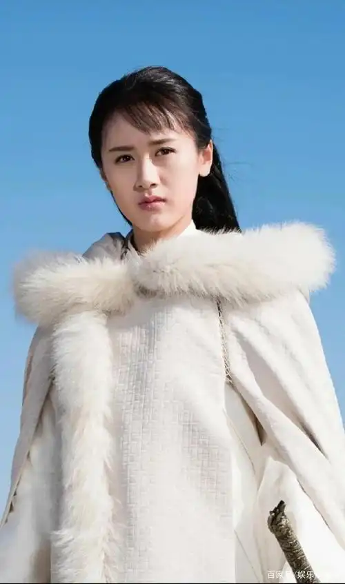 古装最纯净的角色怕是袁冰妍在《将夜》中饰演的书痴莫山山了!