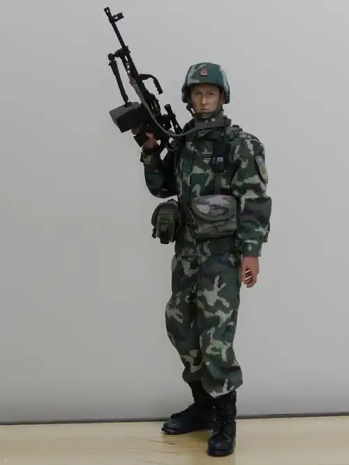 1 现役解放军系列第9弹—共和国盾牌之武警机动师机枪手(2l资料图)